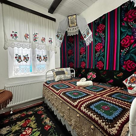 Bed and Breakfast La Madalina Selemet Екстер'єр фото