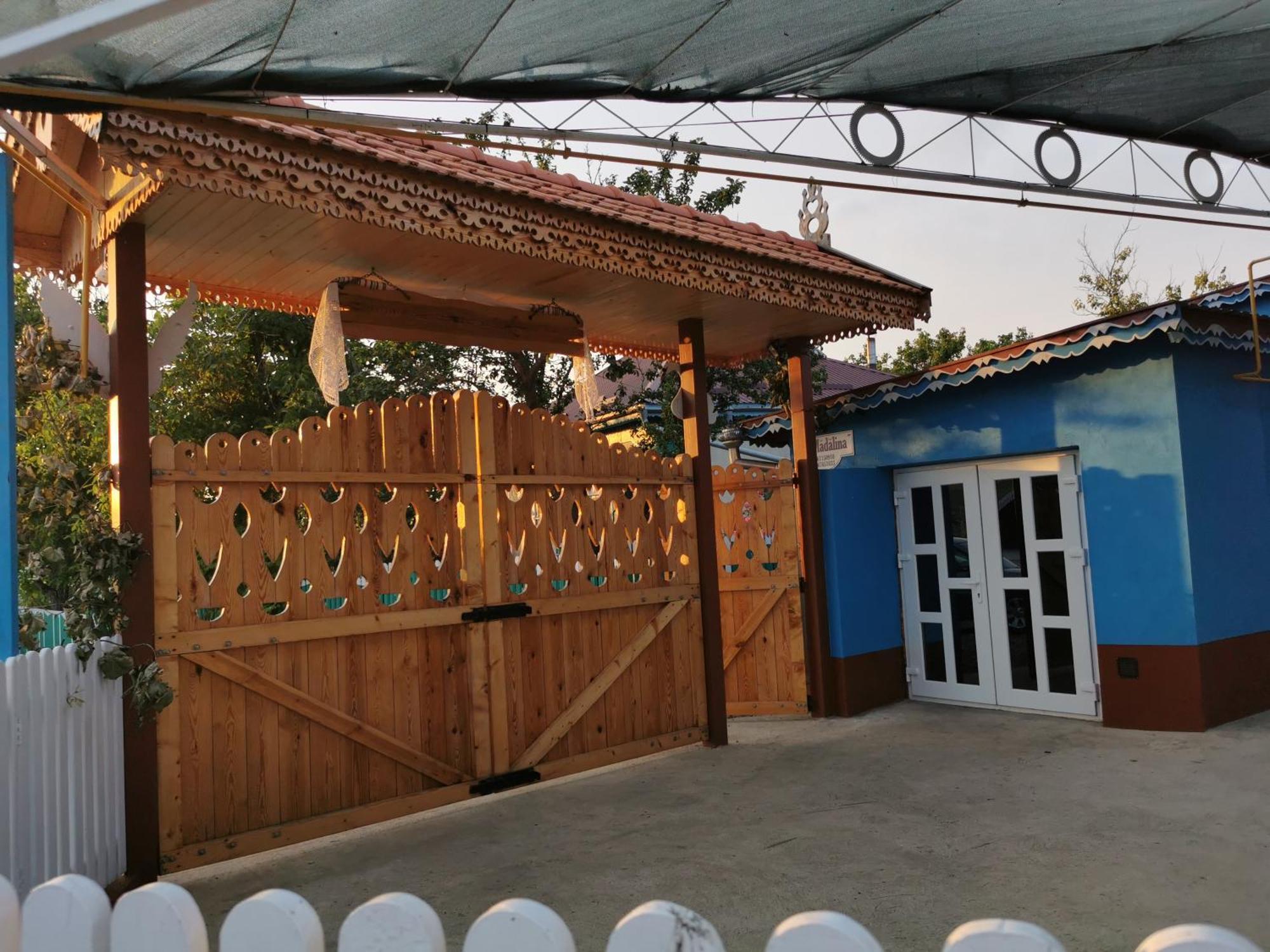Bed and Breakfast La Madalina Selemet Екстер'єр фото