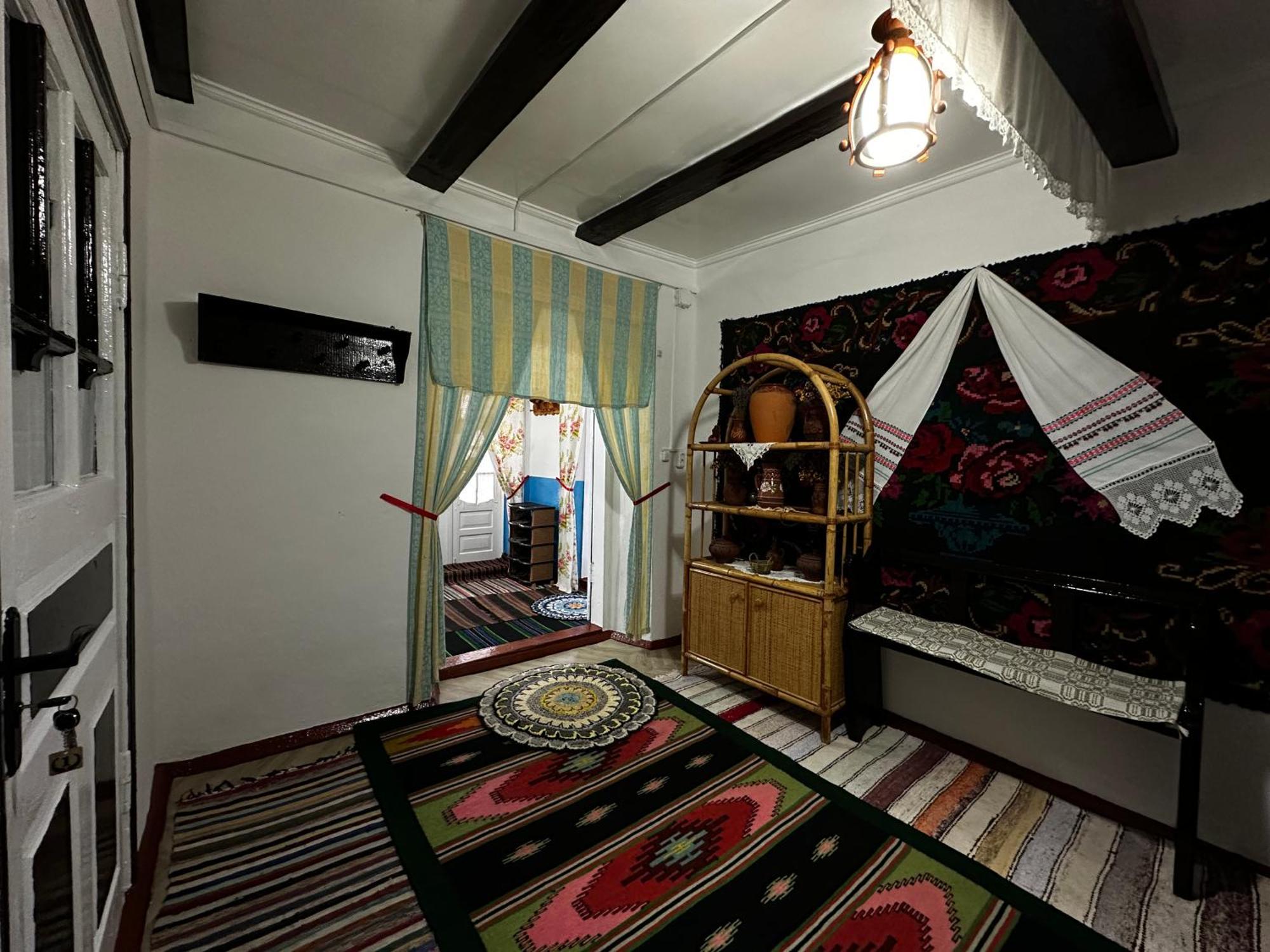 Bed and Breakfast La Madalina Selemet Екстер'єр фото