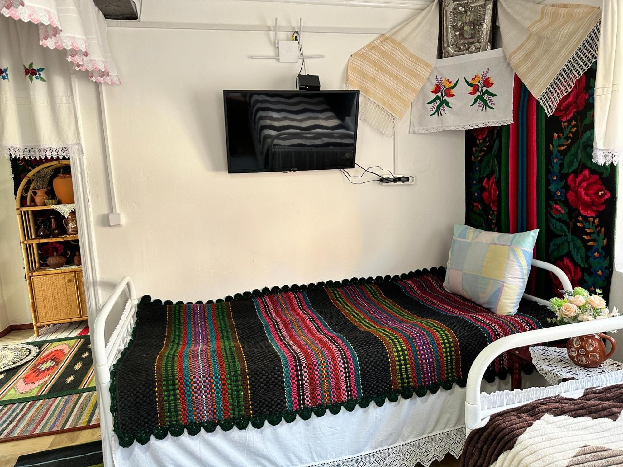 Bed and Breakfast La Madalina Selemet Екстер'єр фото