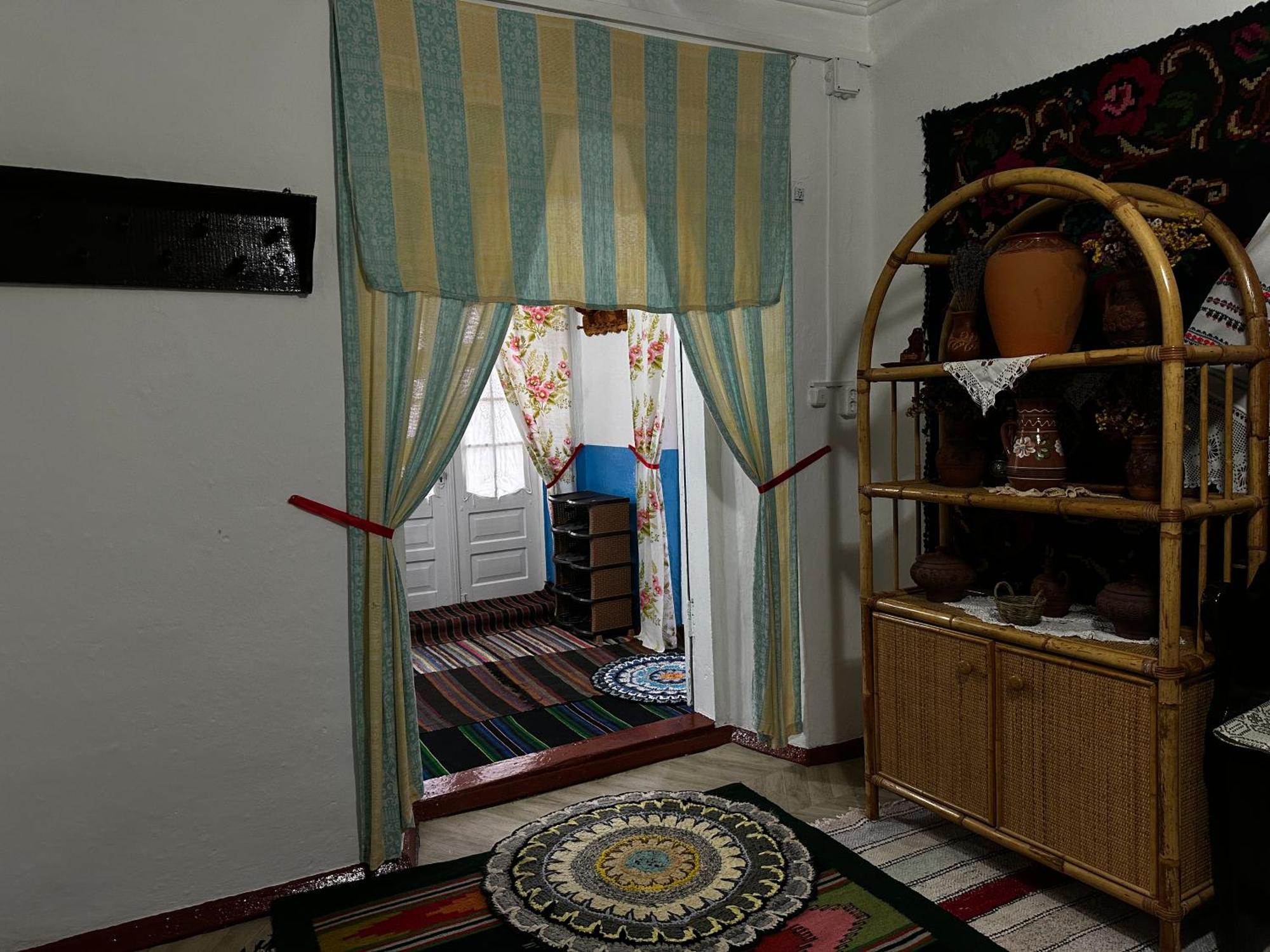 Bed and Breakfast La Madalina Selemet Екстер'єр фото