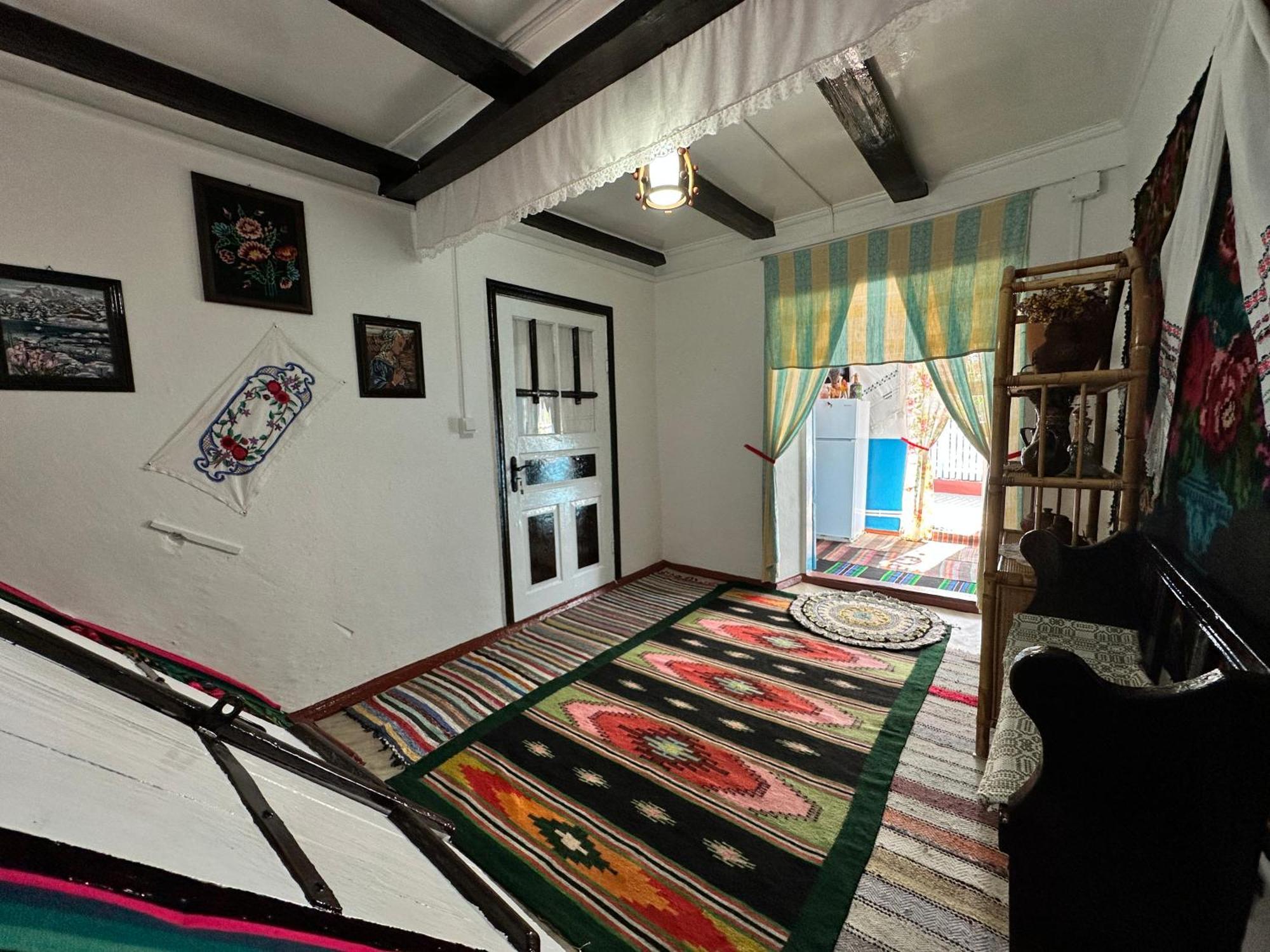 Bed and Breakfast La Madalina Selemet Екстер'єр фото