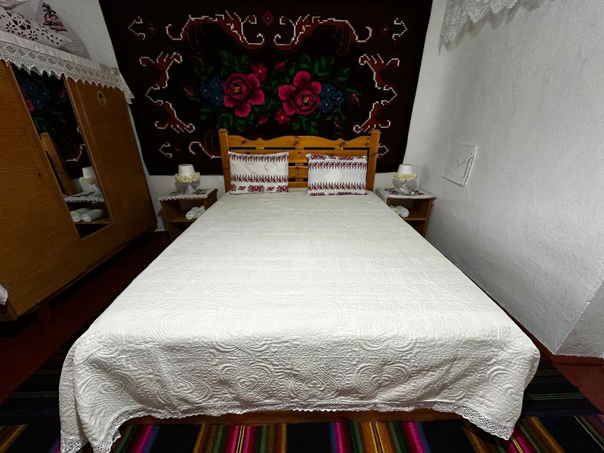 Bed and Breakfast La Madalina Selemet Екстер'єр фото